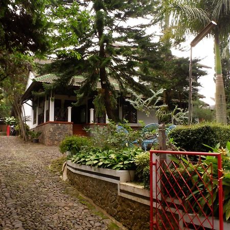 Cemara'S Homestay Бату Екстер'єр фото